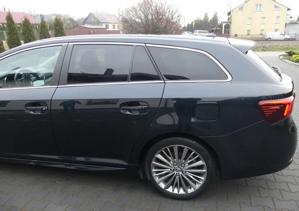 Toyota Avensis cena 64000 przebieg: 110000, rok produkcji 2016 z Bobowa małe 121